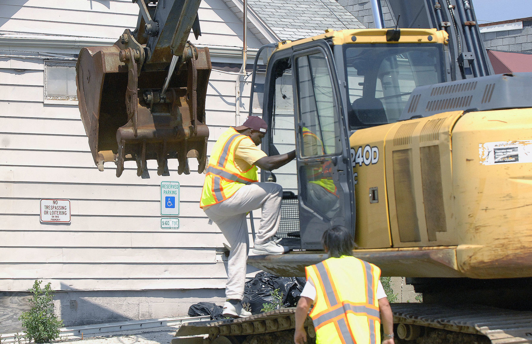 070320-blm-loc-9demolition